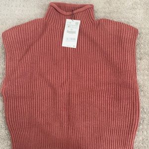 Short brown/rust sweater